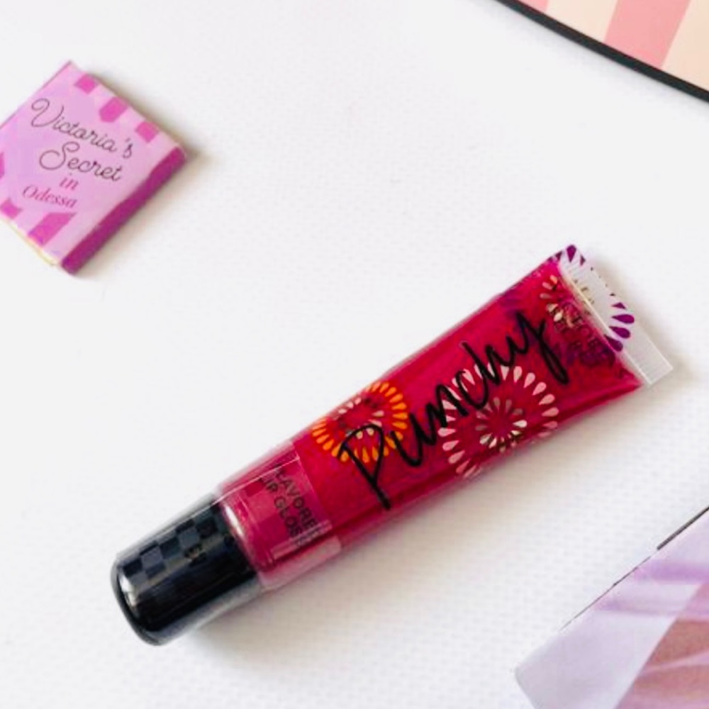 NEW VICTORIA SECRET ~ PUNCHY FLAVORED LIP GLOSS ~ .46 OZ SEALED
